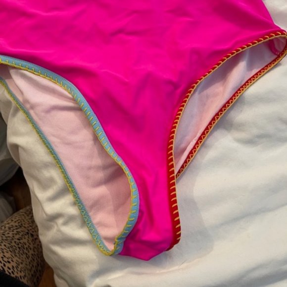 One piece Swimsuit - Picture 5 of 6